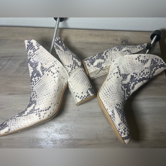 Steve Madden Women's Rookie Chop Out Booties,Snakeskin, Size 8.5 - Picture 5 of 10